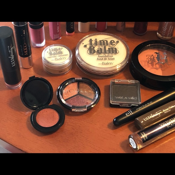 Makeup Bundle - Picture 6 of 6